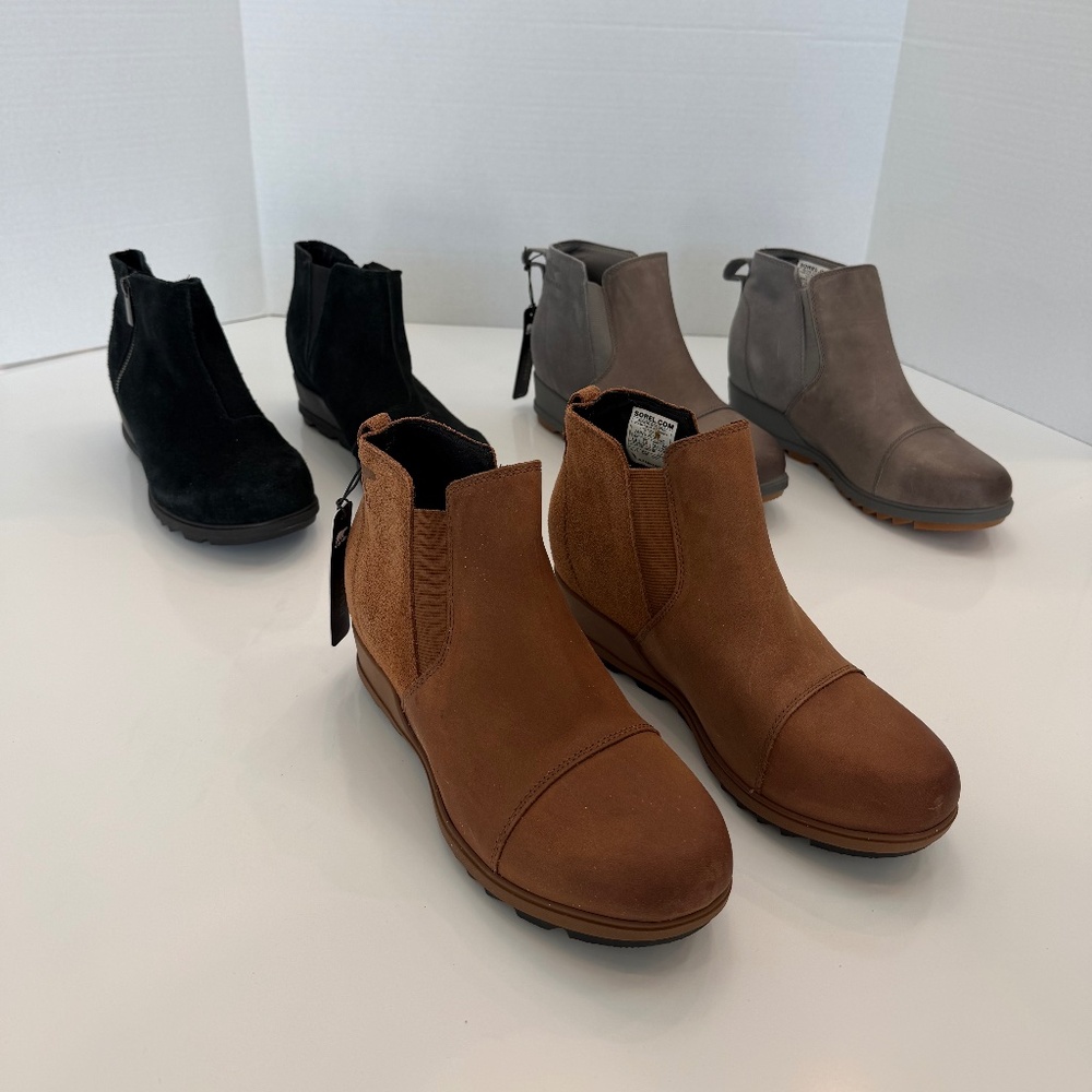 Sorel Evies. 3 pairs. All are women's size 8.5